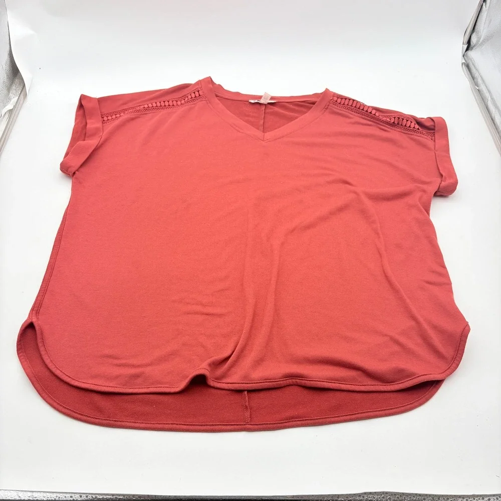 CG Sport Women 1X Rust Orange V-Neck Crochet Trim Short Sleeve Top High-Low Hem